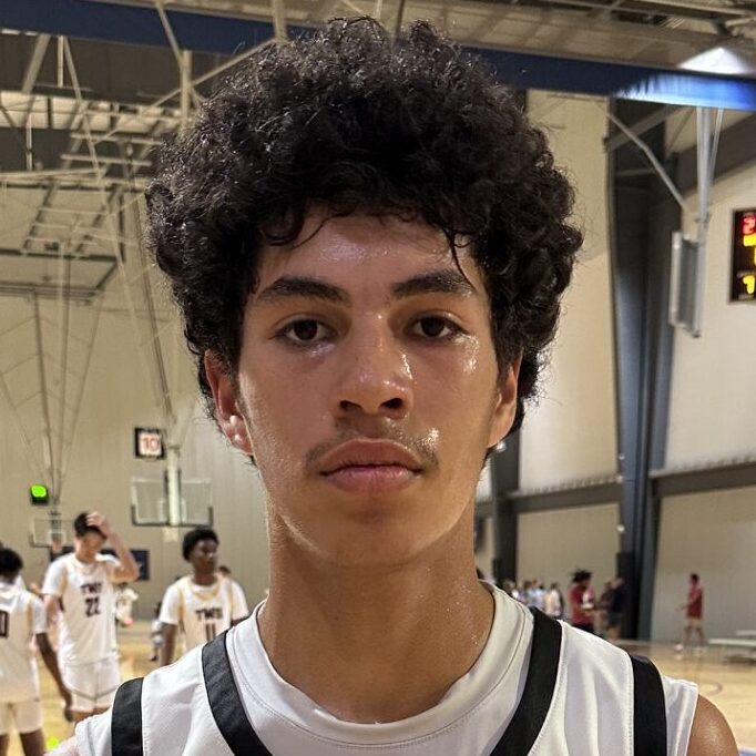 Donovan DeGourville
